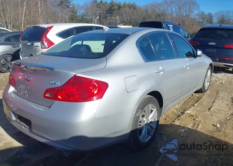 2015 Infiniti Q40 z USA, uszkodzony, nr VIN JN1CV6AR9FM520653